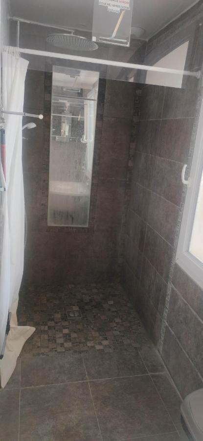 Logement Entier A 15 Mn D'Avignon, 10Mn D'Orange Deux Chambres Roquemaure  Luaran gambar